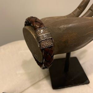 Leather bracelet with cognac diamonds